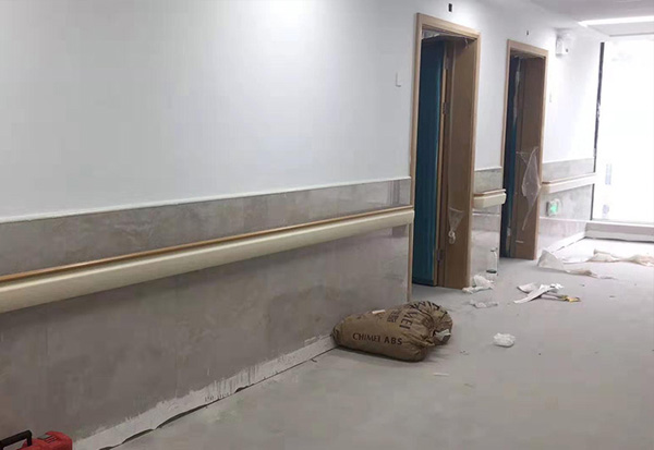 清潔防撞扶手的時(shí)候應(yīng)該注意什么？