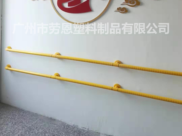 發(fā)展智慧社區(qū)養(yǎng)老，老人扶手等養(yǎng)老設(shè)施建設(shè)仍需完善