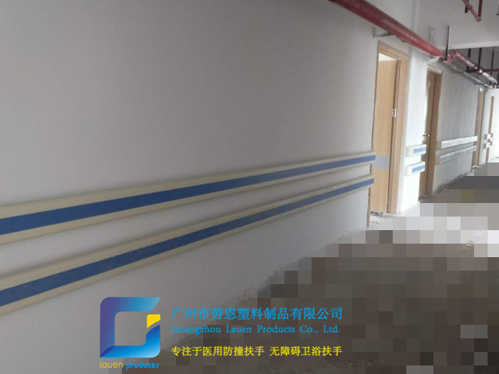 【廣西梧州】越來(lái)越多的防撞扶手被安裝到了社區(qū)養(yǎng)老院中