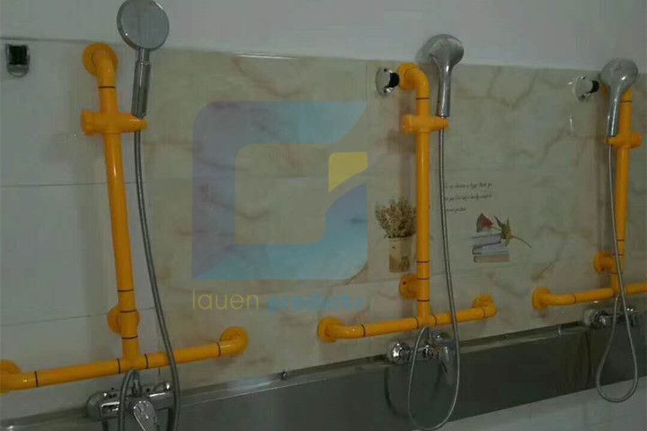 安裝安全衛(wèi)浴扶手的作用這么大，一定要記住了