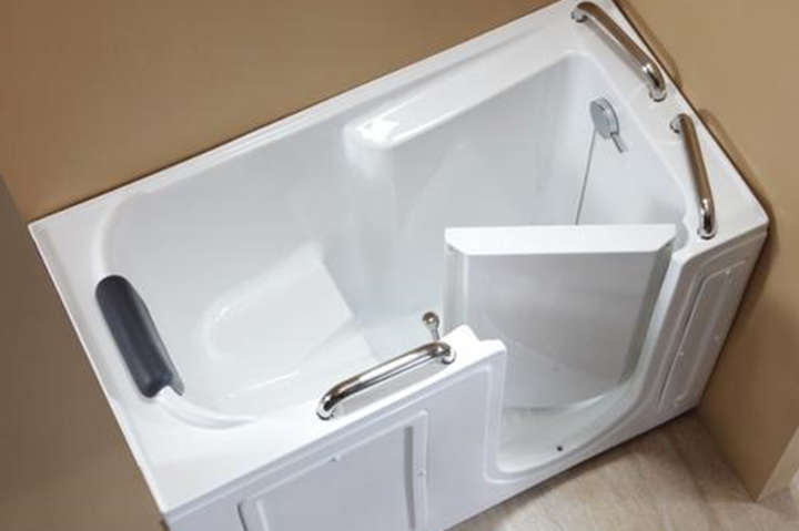 開(kāi)門(mén)式浴缸